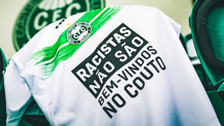 Reals Bet cede espaço nobre na camisa do Coritiba para divulgar mensagem contra o racismo