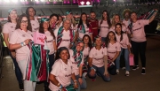 Superbet e Fluminense levam mulheres em tratamento e remissão de câncer de mama para ação especial