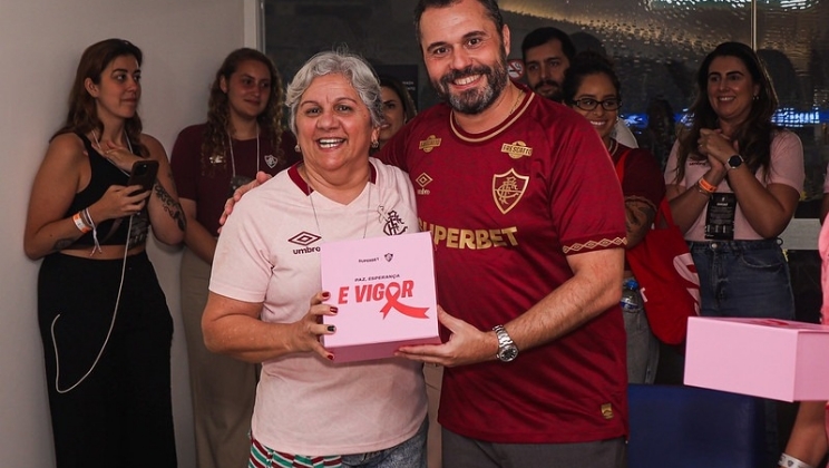 Superbet e Fluminense levam mulheres em tratamento e remissão de câncer de mama para ação especial
