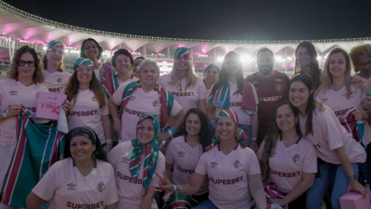 Superbet e Fluminense levam mulheres em tratamento e remissão de câncer de mama para ação especial