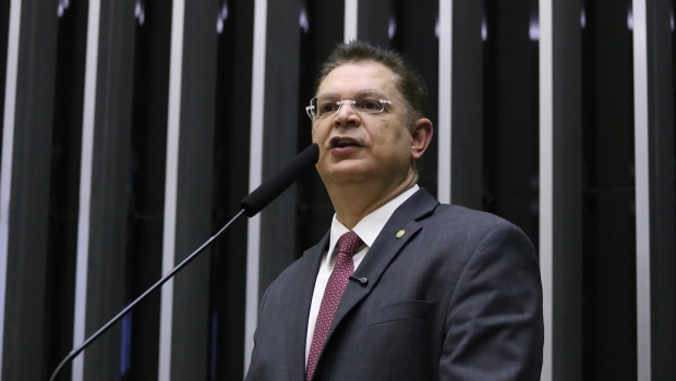 Deputado Sóstenes Cavalcante apresenta projeto para proibir apostas online no Brasil