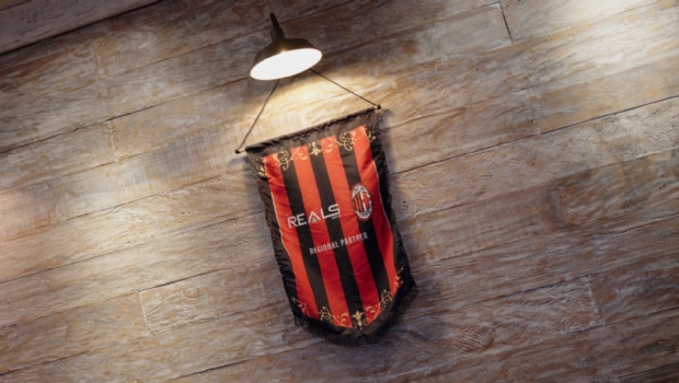 Reals realiza watch party em São Paulo na vitória dos Rossoneros no clássico contra a Inter