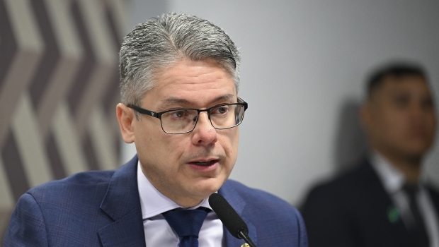 Senador quer criar fundo com taxação de bets para combater crime e resolver crise com PF