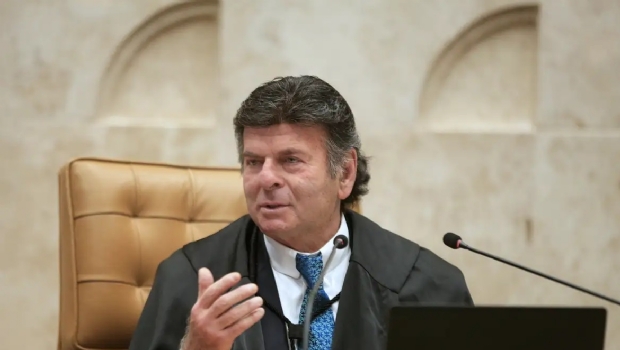 Ministro Luiz Fux convoca audiência para discutir uso de bets por beneficiários de programas sociais