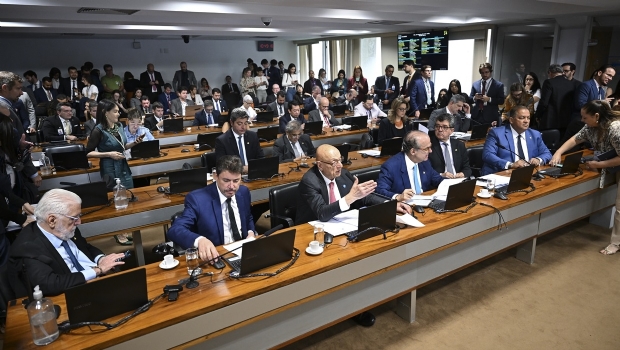 CAE do Senado aprova aumento escalonado do imposto das bets: 15% em 2026 e 18% a partir de 2028