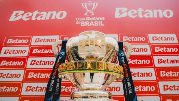 Betano sets up space in Copacabana to display the Brasileirão and Copa do Brasil trophies