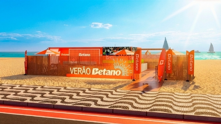 Betano monta espaço em Copacabana para exibir as taças do Brasileirão e da Copa do Brasil