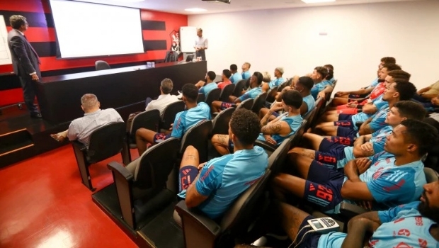 Flamengo establishes code of conduct on betting and holds lecture for athletes
