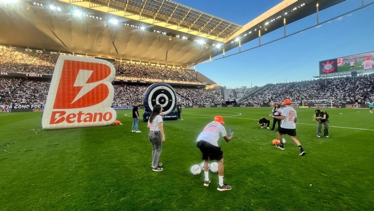 Brasileirão Betano: marca reúne torcedores de 20 times no Pacaembu