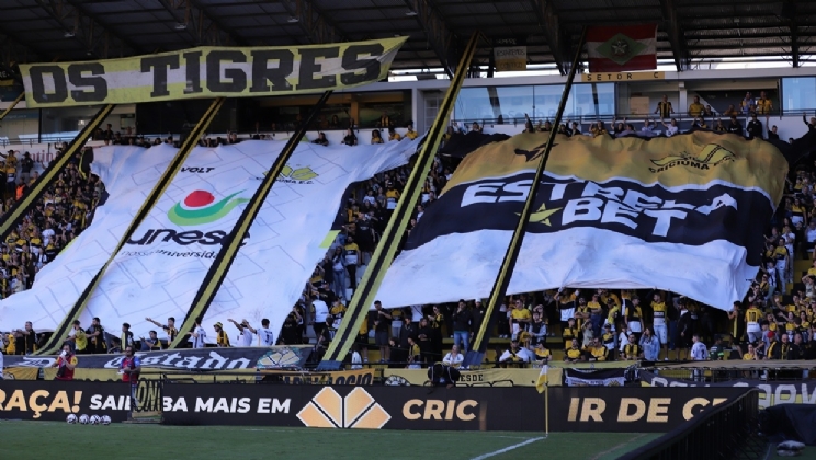 EstrelaBet celebra 78 anos do Criciúma com ação especial e distribuição de camisetas comemorativas