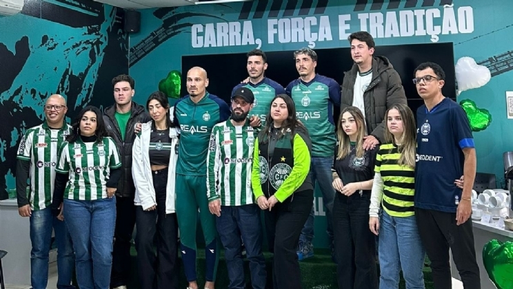 Reals convoca atletas e faz ação especial com torcedores do Coritiba no Dia dos Namorados