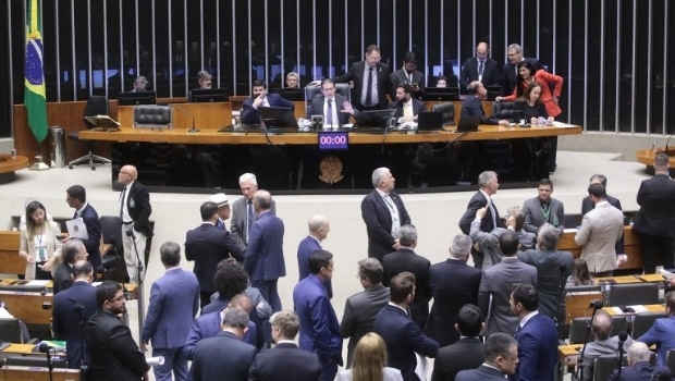 Governo sofre primeira derrota na Câmara para aprovar MP que eleva imposto das bets
