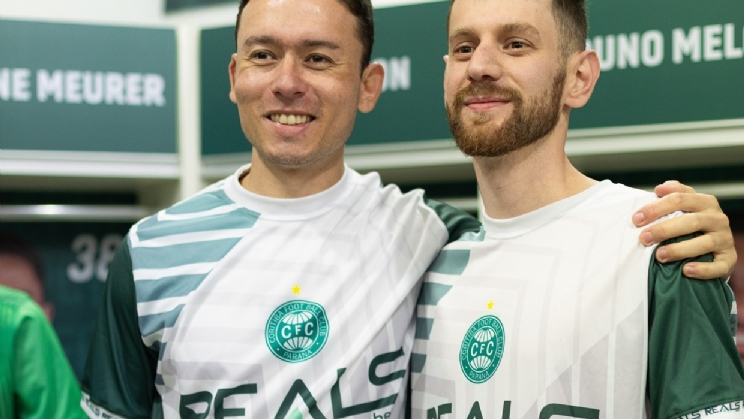 Reals leva torcedores para jogar no Couto Pereira ao lado dos ídolos Henrique e Keirrison