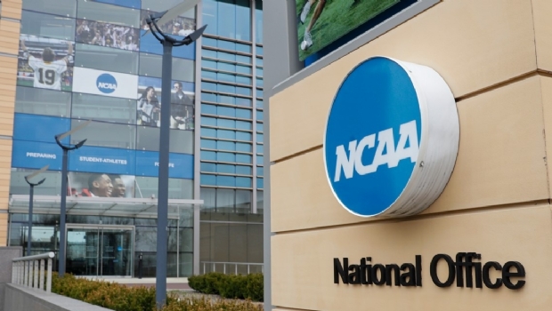 US college sports consider to allowing its athletes and staff to bet on professional activities