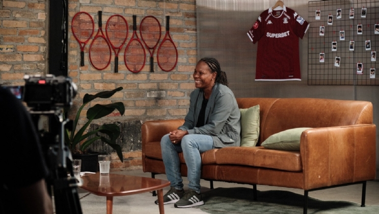 Com patrocínio da Superbet, Formiga relembra protesto contra homofobia no futebol em videocast