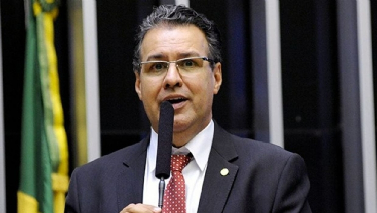 Deputado do PL propõe liberar apostas fixas em todas as provas com cavalos
