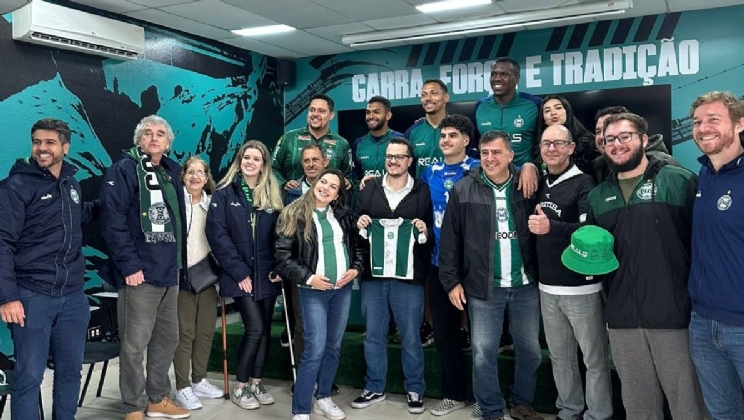 Reals oferece experiência entre pais e filhos torcedores em evento com jogadores no CT do Coritiba