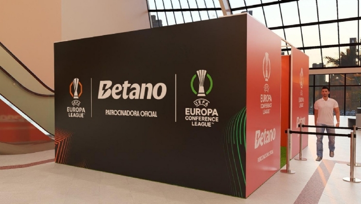 Betano traz troféus da Europa League e Conference League para exposição em São Paulo