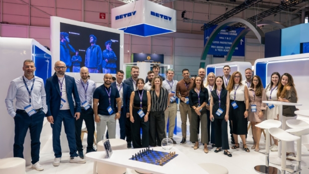 BETBY celebra sucesso no SBC Summit Lisboa 2025 com prêmio de Fornecedor de eSports do Ano