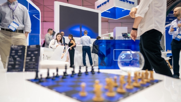 BETBY celebra sucesso no SBC Summit Lisboa 2025 com prêmio de Fornecedor de eSports do Ano