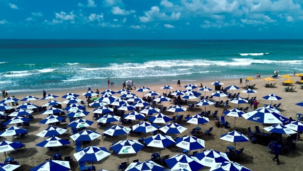 Esportes da Sorte entrega equipamentos novos para barraqueiros atuarem na Praia de Boa Viagem